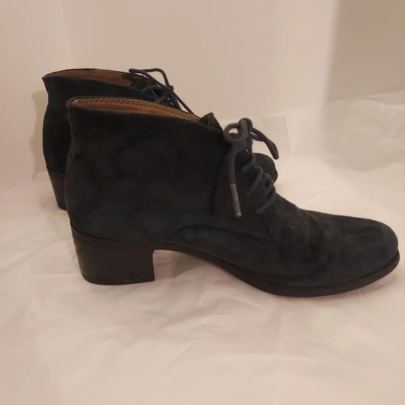White Mountain "Seneca" Leather/Suede Navy Blue Bootie in Size 8.5 M - Picture 6 of 11